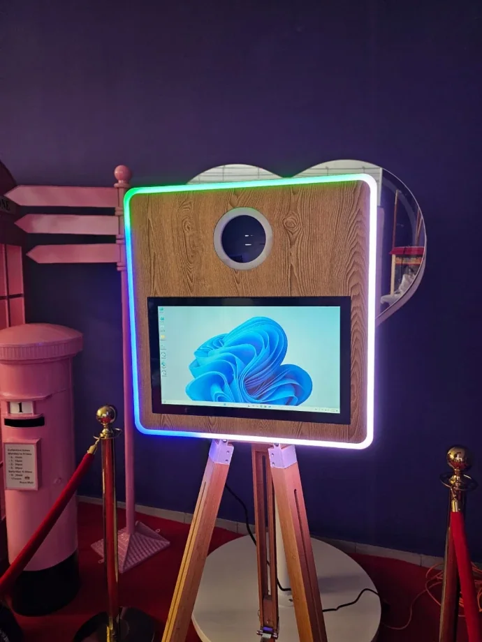Alquiler fotomatón retro para eventos y bodas en Barcelona