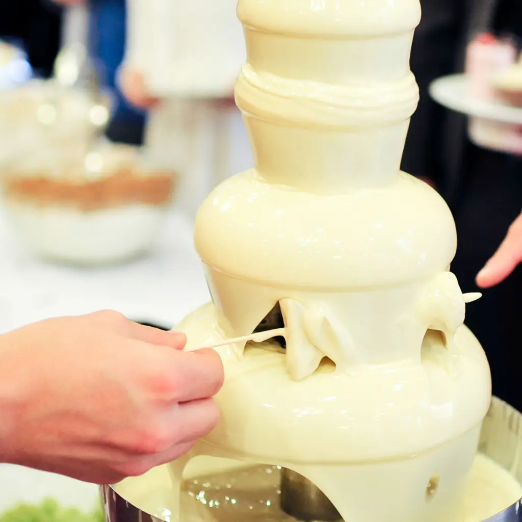 fuente de chocolate blanco.webp