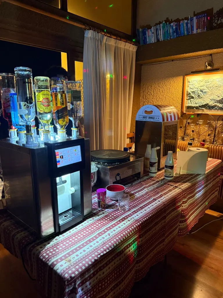 crepes y bar con hotdogs.webp